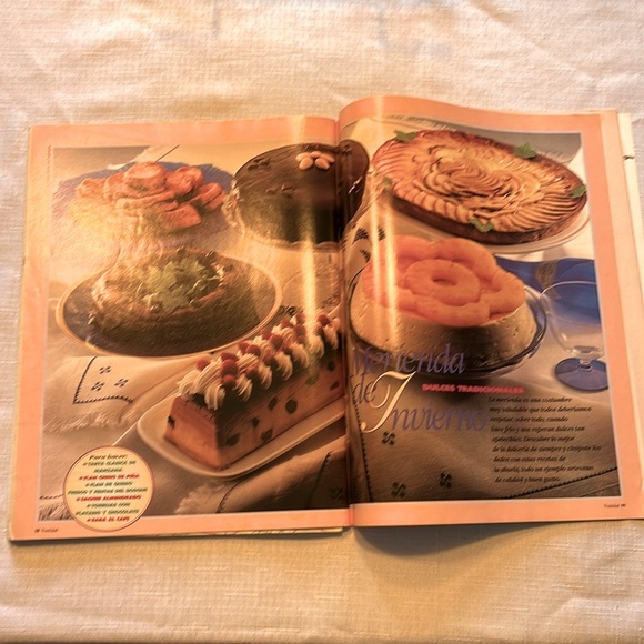 VESTIDAL FASHION MAGAZINES SET OF 3 - Picture 14 of 16